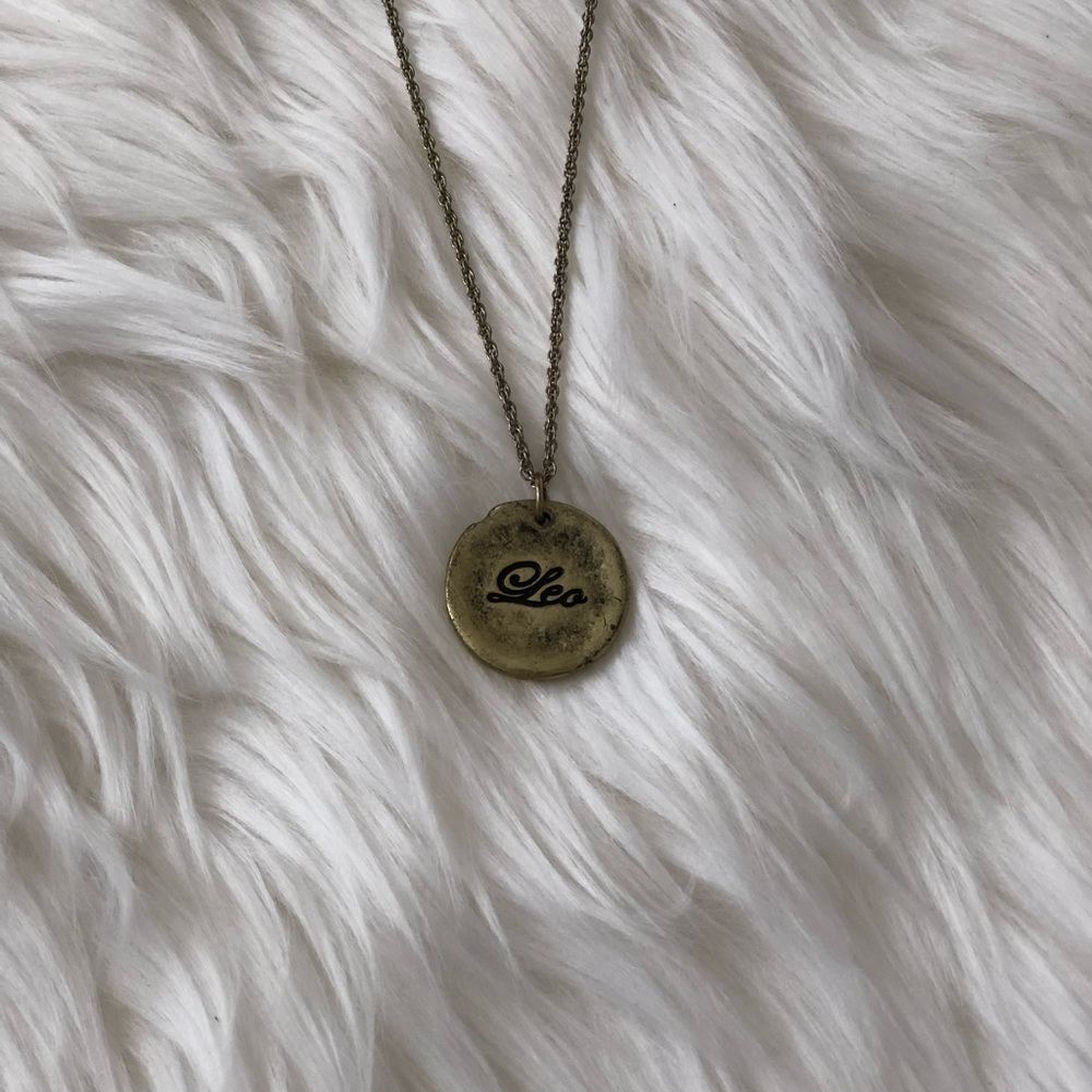 urban outfitters | leo astrological necklace ♌️